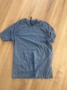 Lululemon men’s tee
